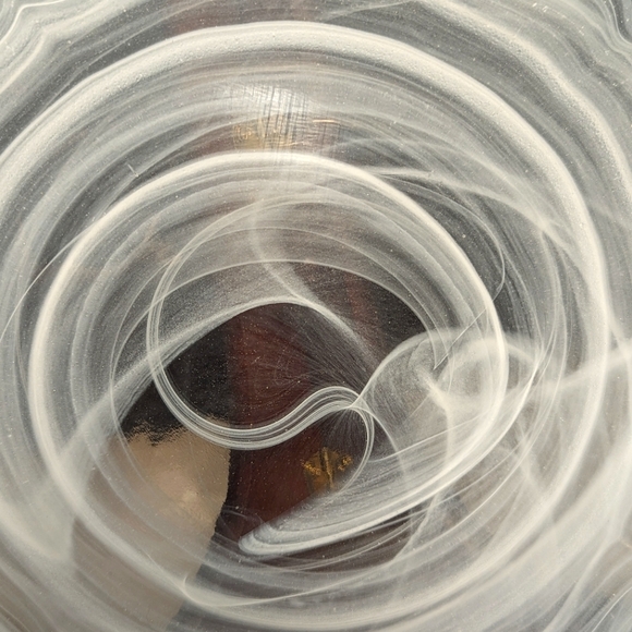 Plate By Artistic Accents Features A Beautiful Swirl Pattern On 8" Quality Glass - Picture 3 of 6